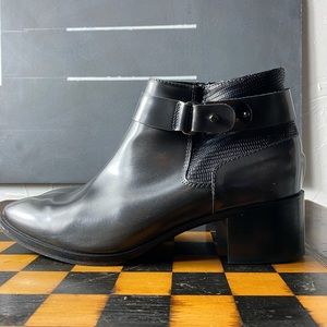 Aquatalia Gray Zipper Ankle Boots, 9